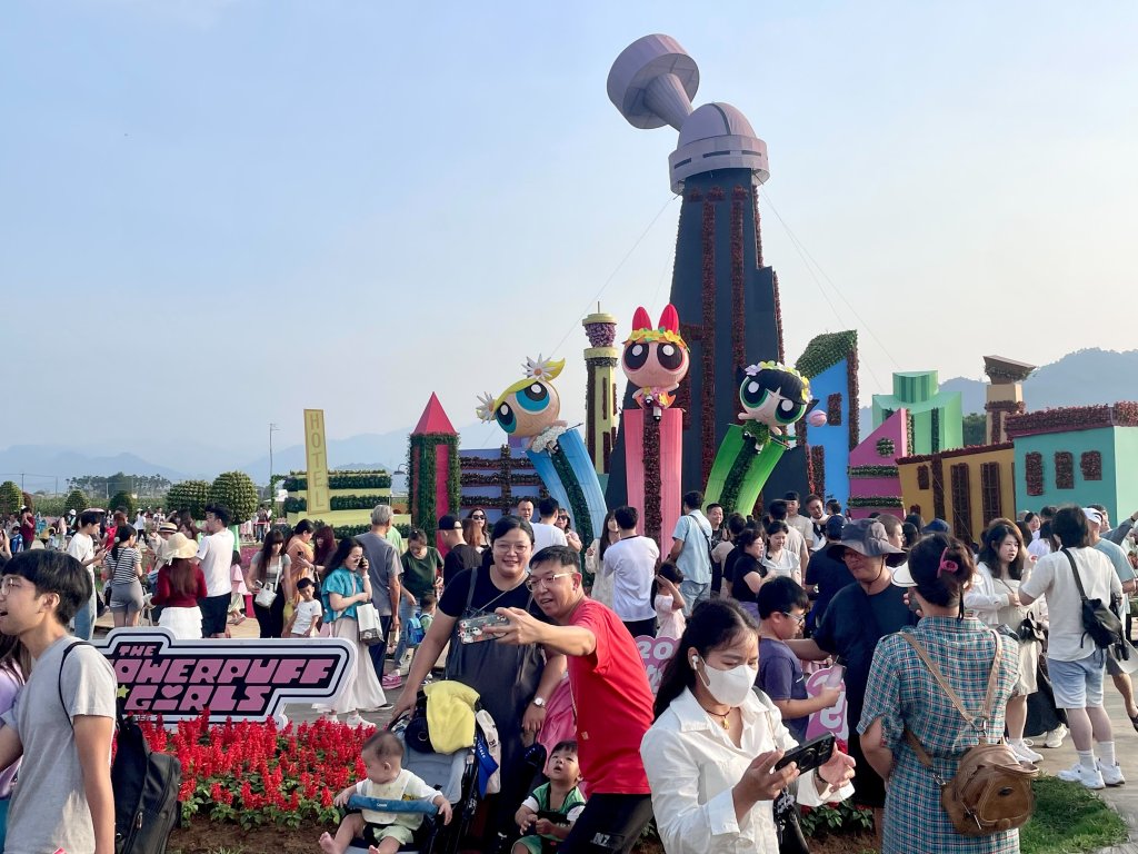 成功帶動山城周邊旅遊商機　國際花毯節突破百萬參觀人次且農特產品銷售飆破一千伍佰萬元