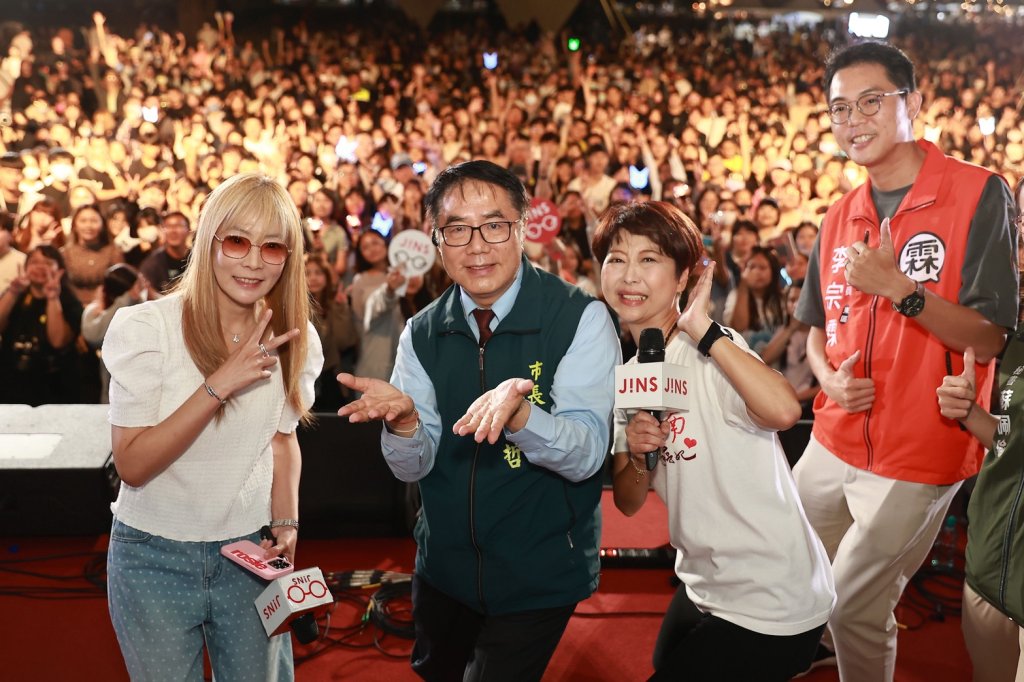 南臺灣最萌寵物派對！JINS《滾草皮音樂祭》黃偉哲也來探班陪毛孩滾草皮