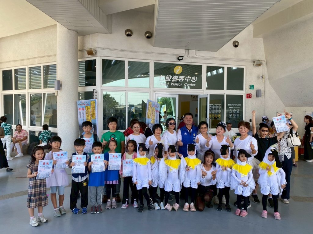 2025黑面琵鷺保育季「我愛黑琵」寫生比賽 市議員方一峰應邀頒獎