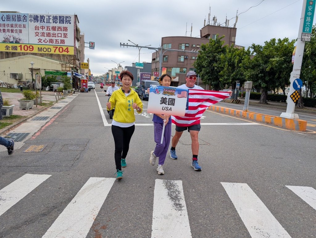 美國生命鬥士Brad Kelley台南戰1130公里極限鐵人 陳亭妃陪跑最後一圈 為勇氣喝采