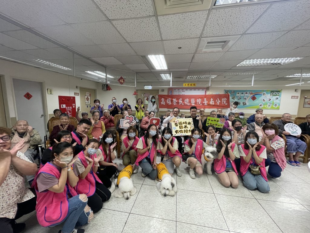 貴賓萌犬至高榮南院，長者與大仁科大共譜療癒時光   