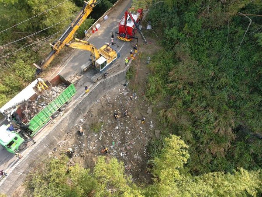 田寮區高41線道遭惡意棄置垃圾 出動13車次清運 檢察官偵辦中