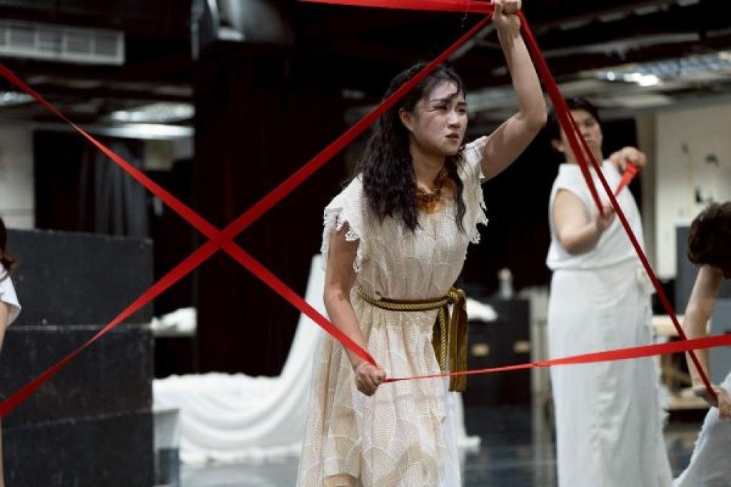 永續思維回應生命倫理　中山大學《蝶變纏身》首創綠色劇場實踐