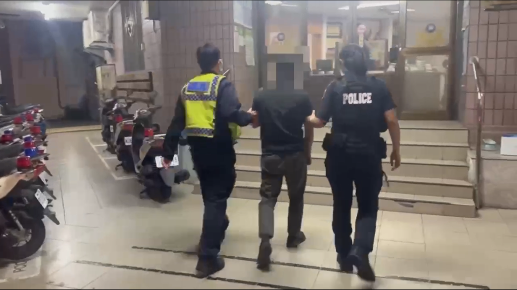 縣府內現狼蹤！手機伸入女廁隔間　女員工嚇得報警