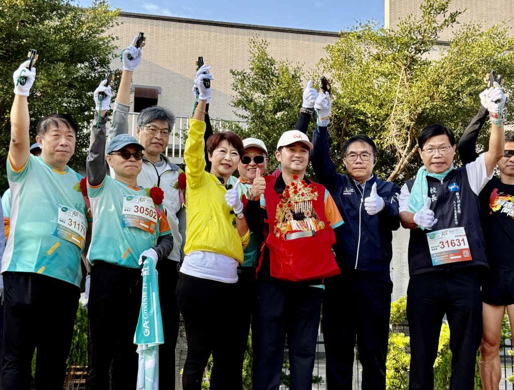 紅崴觀光工廠半程馬拉松嘉年華登場 黃偉哲到場鳴槍 盼運動與觀光並行、讓城市更健康