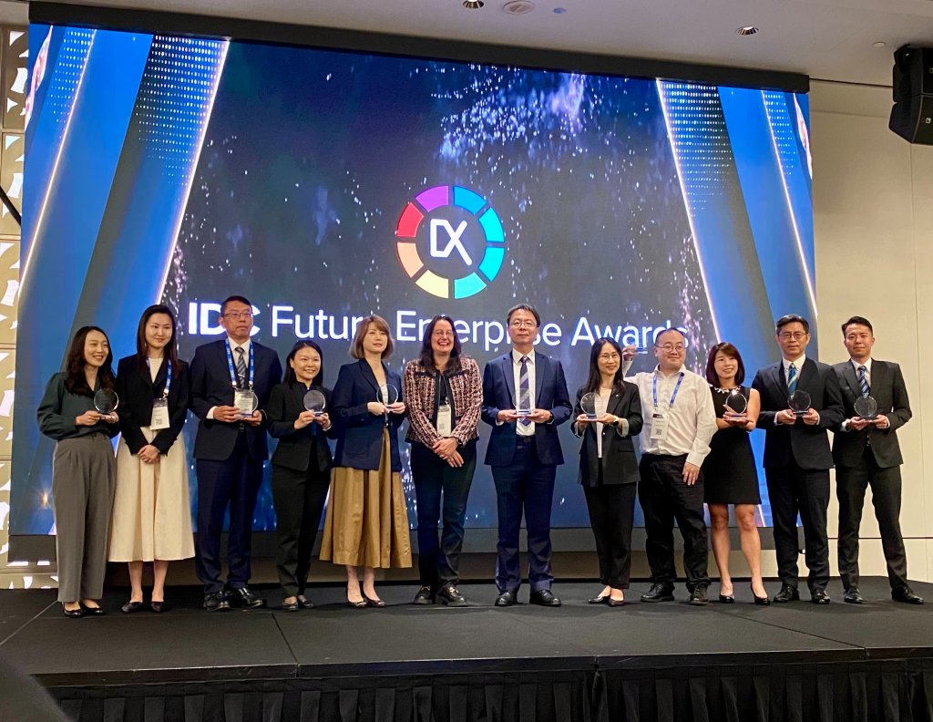 用專業、熱情開啟第二人生 研考會公教退休志工榮獲臺南市金質獎肯定