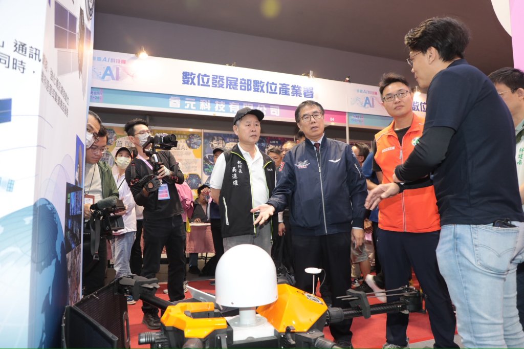 國防AI應用創新競賽與論壇盛大登場 黃偉哲盼台南成為AI智慧科技研發場域