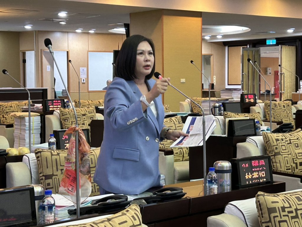 台南藍軍批，高雄有垃圾山，台南有火燒山 到底還要燒多久？