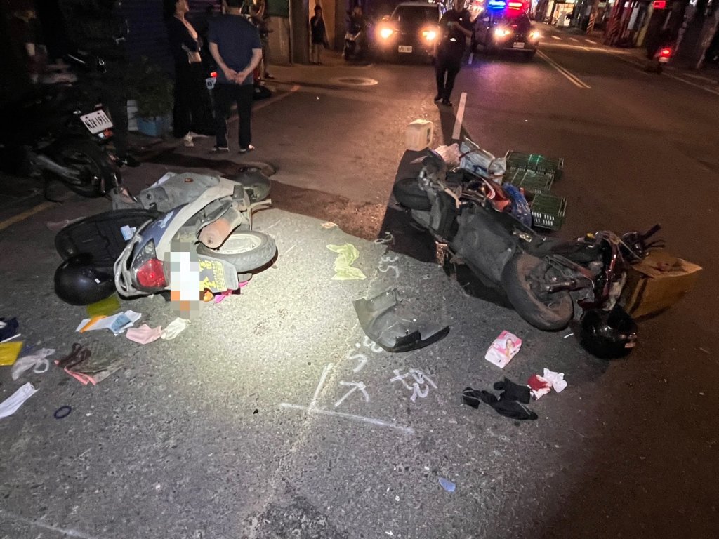 害人害己！老翁違規駕駛機車與對向機車發生碰撞雙方均掛彩