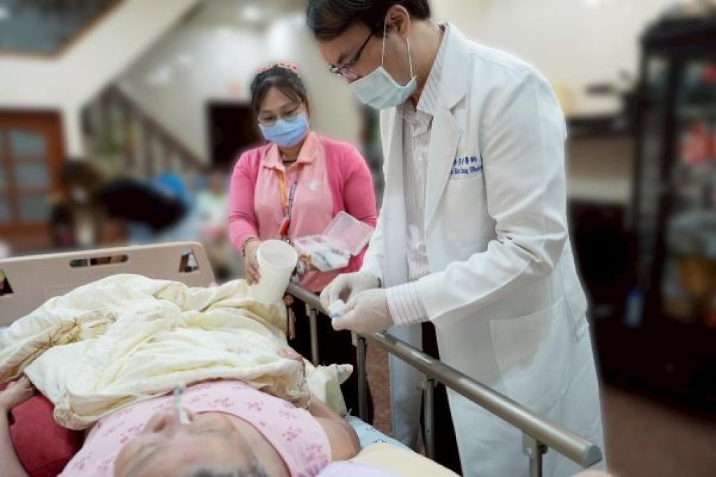  醫師到你家！中醫到宅針灸助長者復能