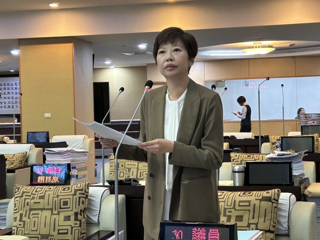 佳順寓安社區道路寬度僅2公尺！救護車兩度受阻 議員陳怡珍促市府立即改善