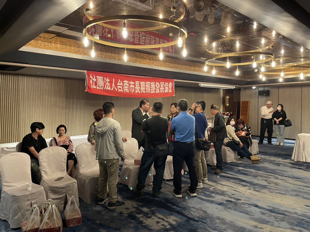 長照協會選舉日齊相聚 潘新傳連任第七屆理事長 盼凝聚共識一起前行