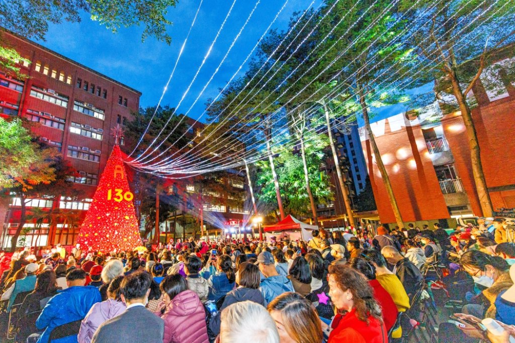 雙春金蛇年最高15米火紅聖誕樹璀璨國北教大　傑出校友聲樂家簡文秀獻唱望春風祝福母校130週年慶