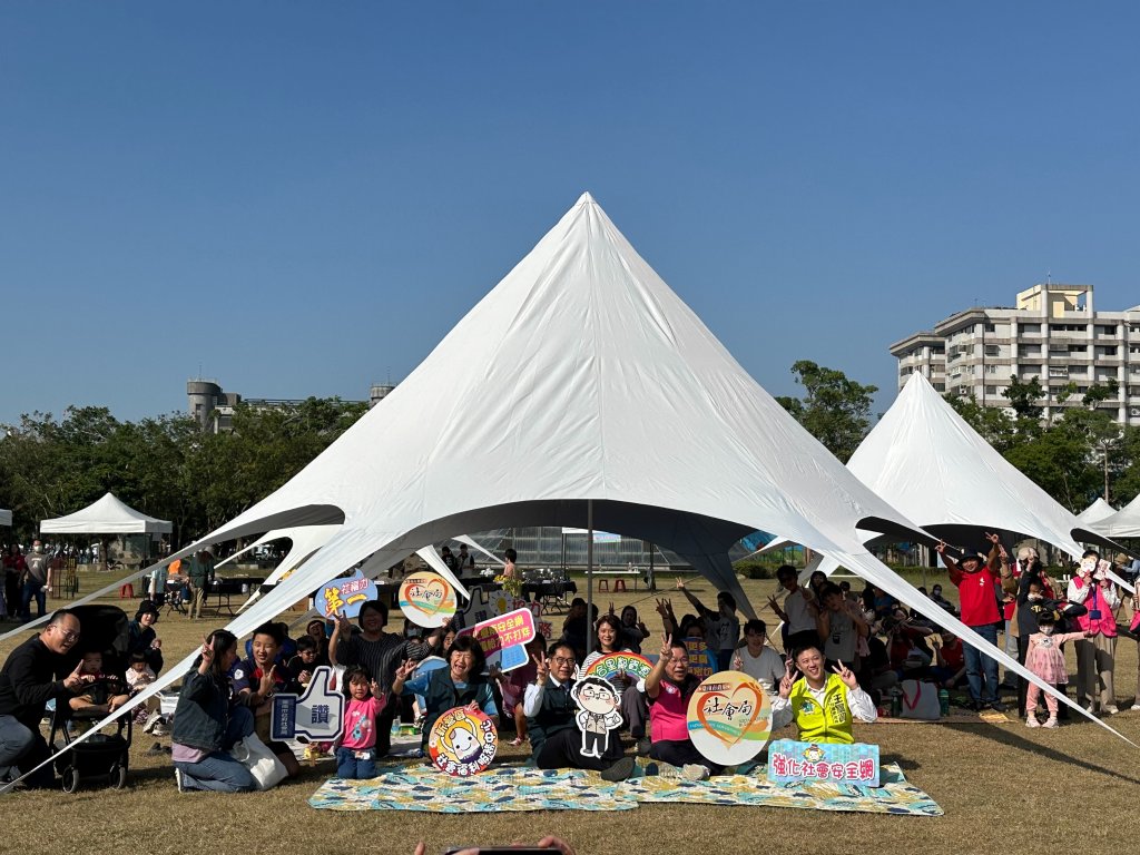 南市社會局社福中心相約野餐趣 黃偉哲呼籲市民珍惜家庭時光 共築友善城市