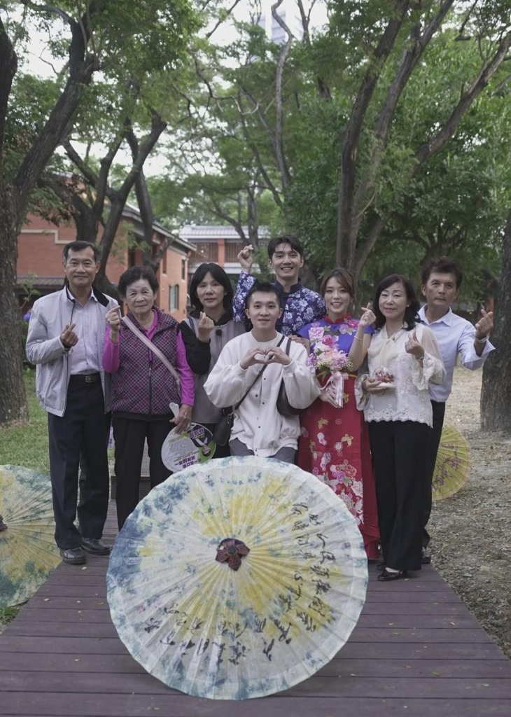 雨豆樹下的百年好合 21對新人攜手步入客家幸福禮讚