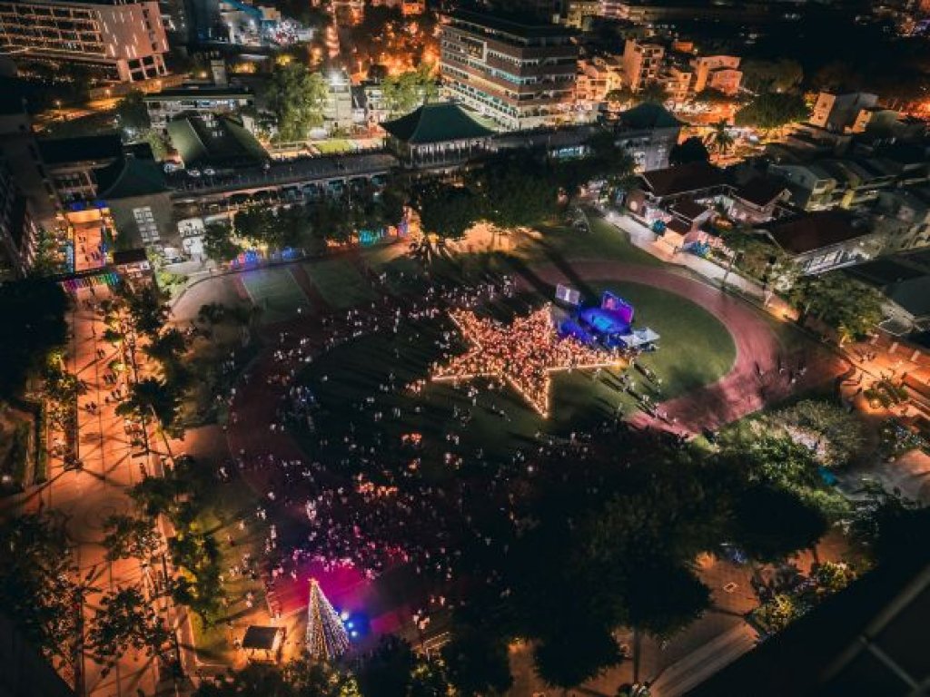 文藻燃燈禮迎60周年 12米聖誕樹點亮校園