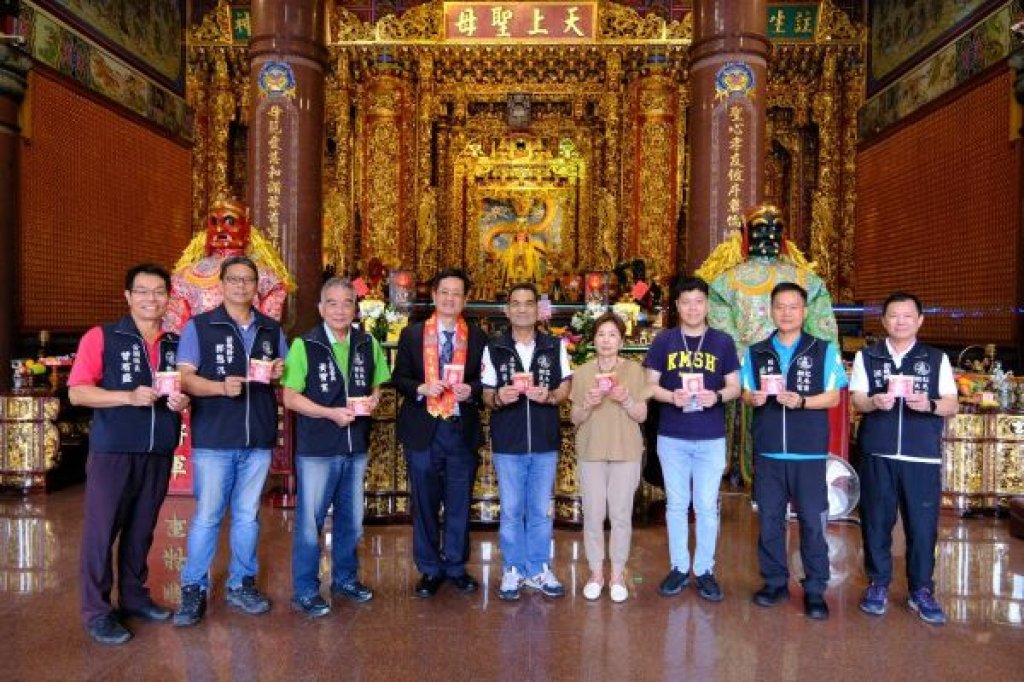 白沙屯媽祖抵達高雄 小港醫院攜手紅毛港朝天宮 推出聯名平安符