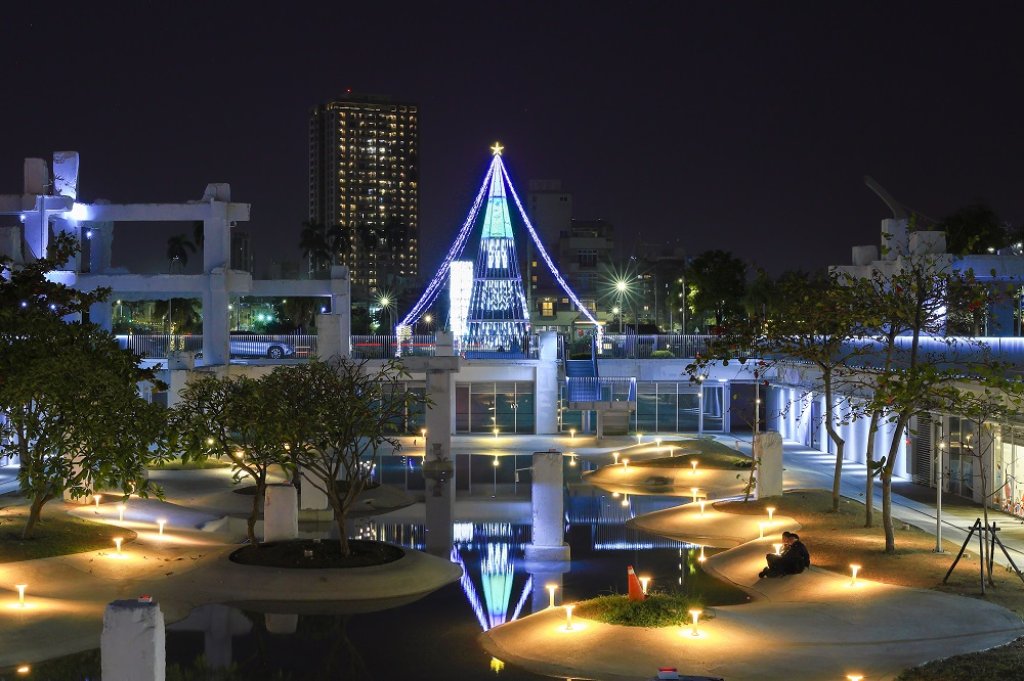 2025臺南耶誕燈節溫暖點亮 光與雲交織的冬日奇幻世界正式登場