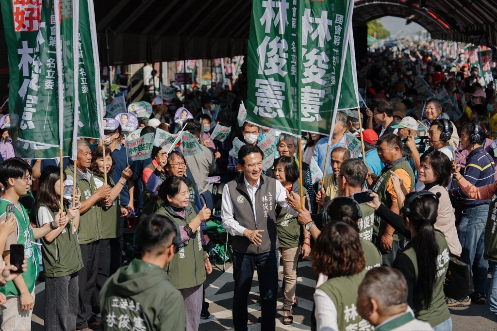 市長參選人林俊憲展現溪北高支持度 三千多人擠爆造勢現場 