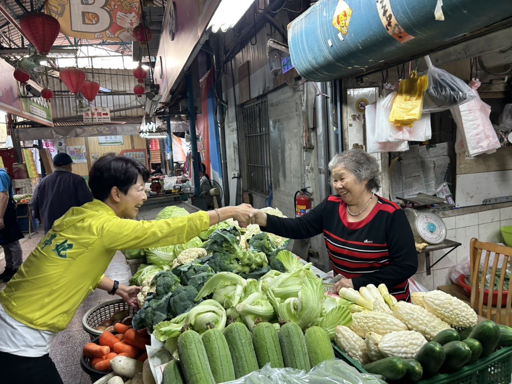 市長參選人陳亭妃週末「行動力爆發」兩天掃遍六大市場 走進最真實的台南人心