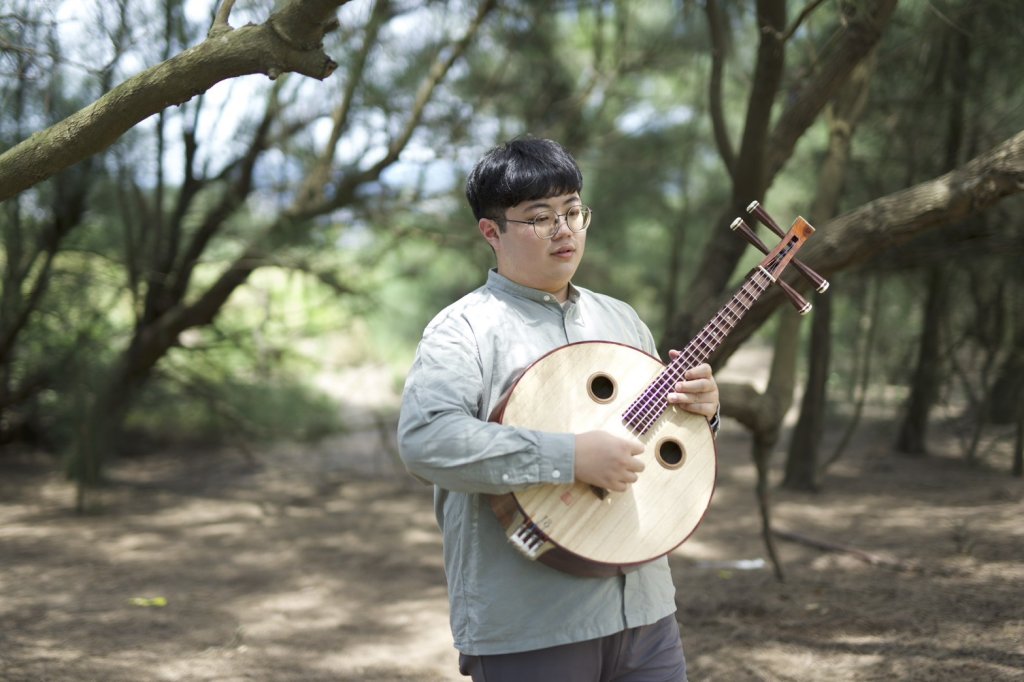 許閎源用七年離鄉背井心情 奏出音樂旅程！ 臺南市民族管絃樂團12/13邀您聆賞阮咸獨奏會