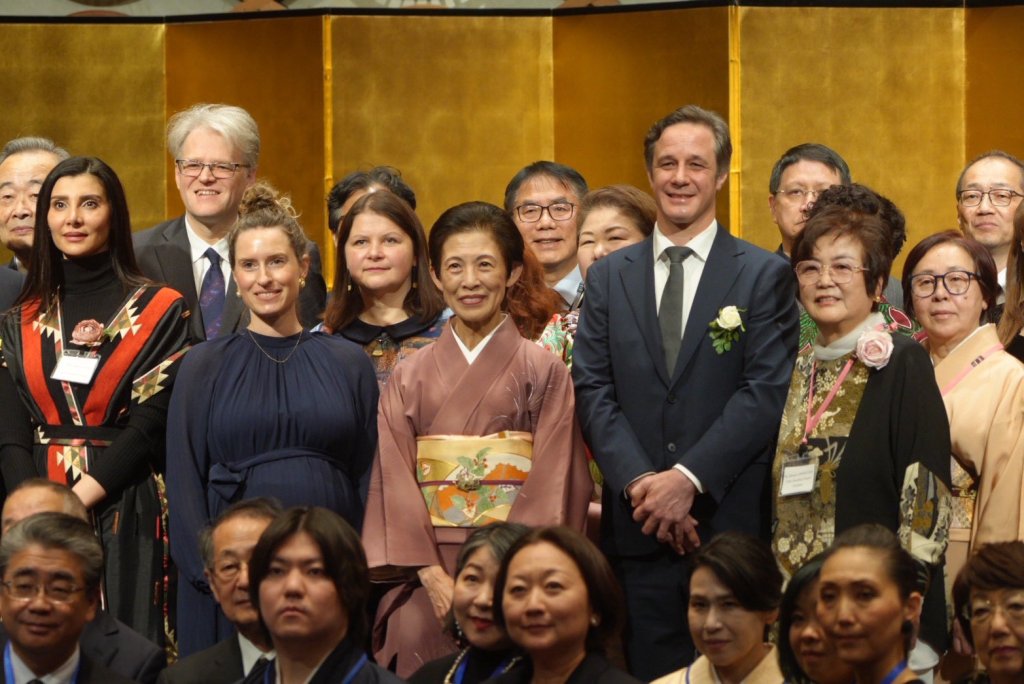 黃偉哲應邀參加東京國際花道博覽會 臺南蘭花火鶴優雅登上日本王妃午宴餐桌