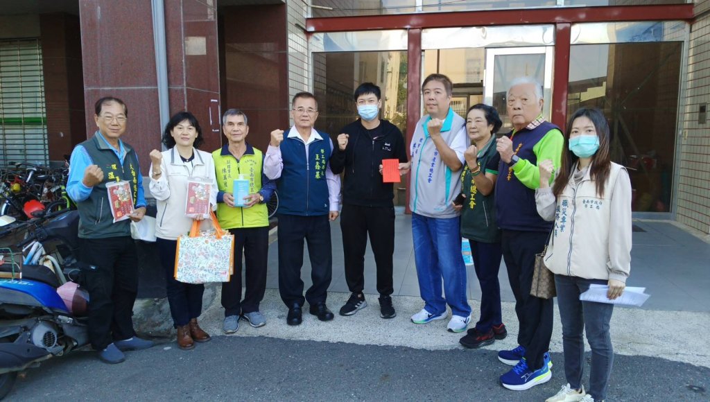 積極守護職災家庭 臺南市勞工局攜手工會與企業致贈慰問金、傳遞溫暖關懷