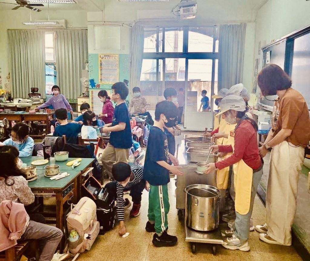 南市教育局啟動校園廚餘減量 菜單優化與食育並進 11月每日廚餘大減逾2公噸