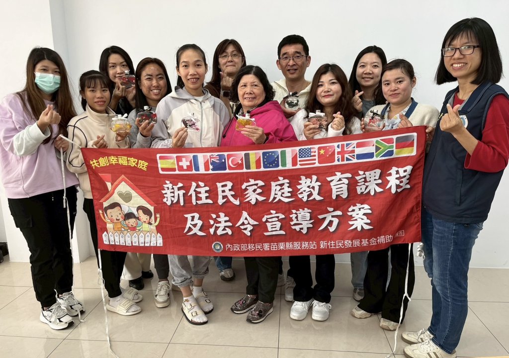 苗栗移民署攜手新住民手作浮油花　溫馨迎接聖誕月
