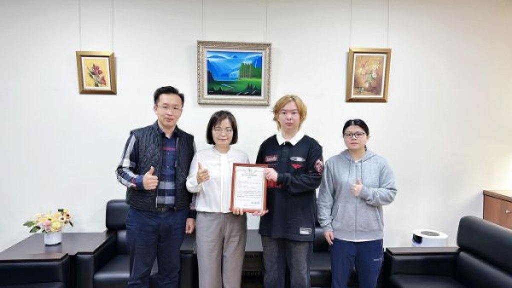 AI 教育全方位布局 培育未來新人才   義守大學「哈夫克」團隊勇奪數發部全國 AI 解題競賽獎