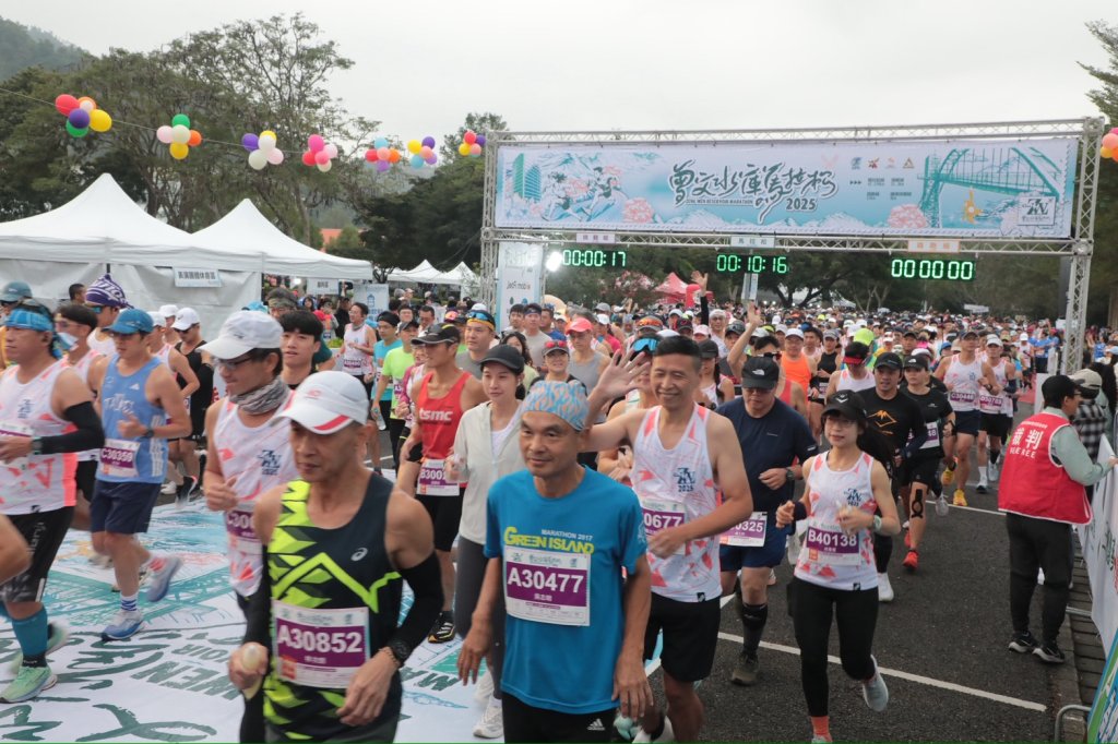 曾文水庫馬拉松起跑 黃偉哲親鳴笛力挺3,650名跑者