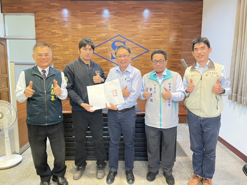 「勞資關係穩若磐石」勞工局長王鑫基見證興南鑄造廠(股)公司工會與興南鑄造廠(股)公司完成團體協約簽訂