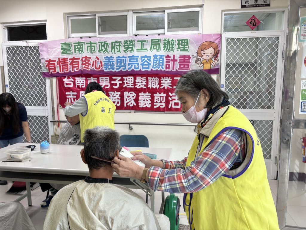 將專業變成溫暖力量 理髮工會協助院生打造新髮型