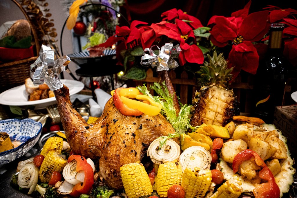 福爾摩沙遊艇酒店慶耶誕節與跨年 自助餐、火雞禮籃、甜點都精彩