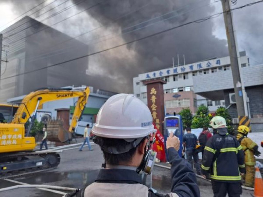  大發工業區塑膠工廠火警  環保局依法裁處全程監控空品狀況