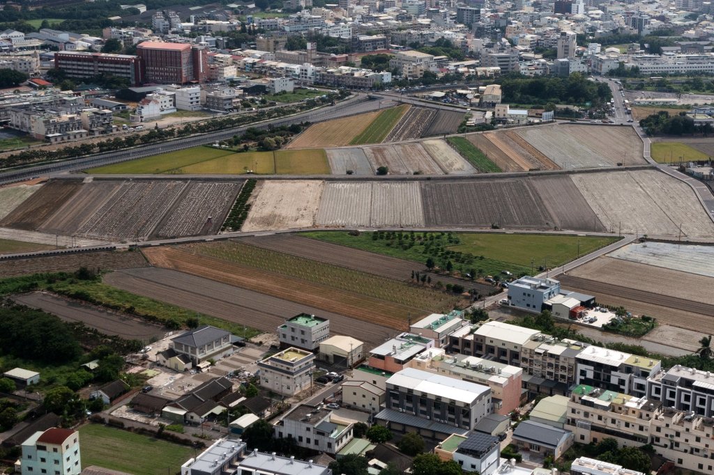 臺南市地政局榮獲土地利用監測作業成果評鑑模範金獎 辦理量能及效率受內政部國土管理署肯定