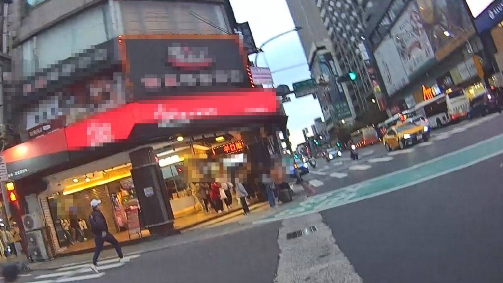 男子8條通遇警就跑 難逃法網被逮嚷著：讓我喘口氣