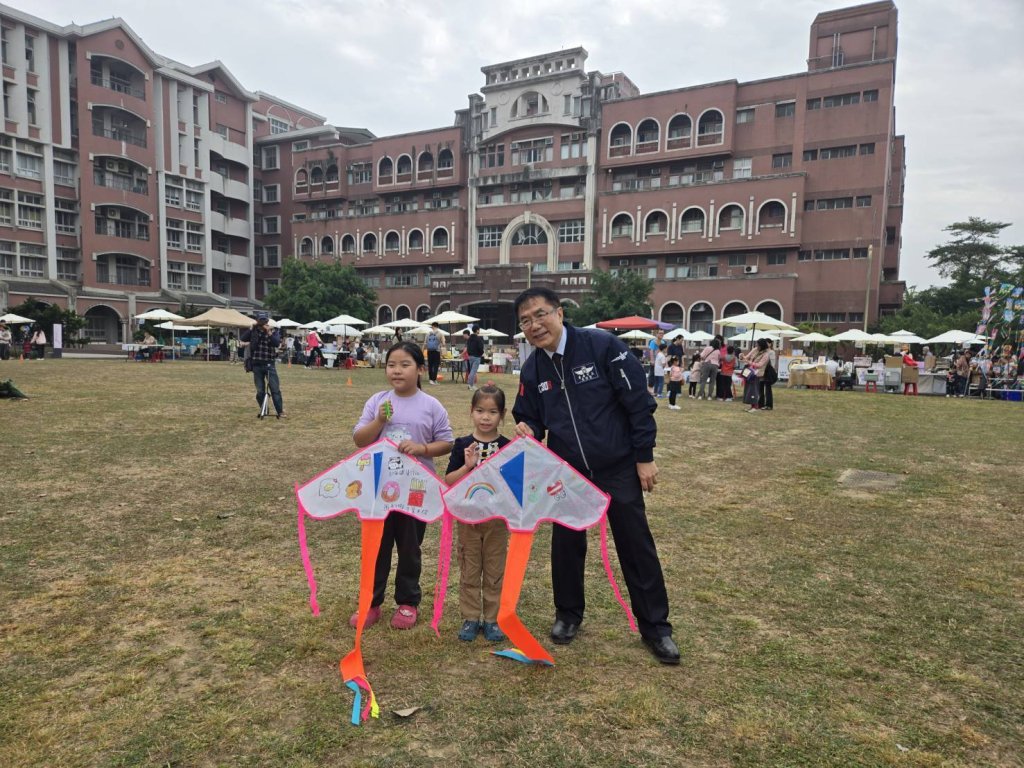 繽紛風箏翱翔曾文市政願景園區 2025臺南曾文風箏 嘉年華熱鬧登場