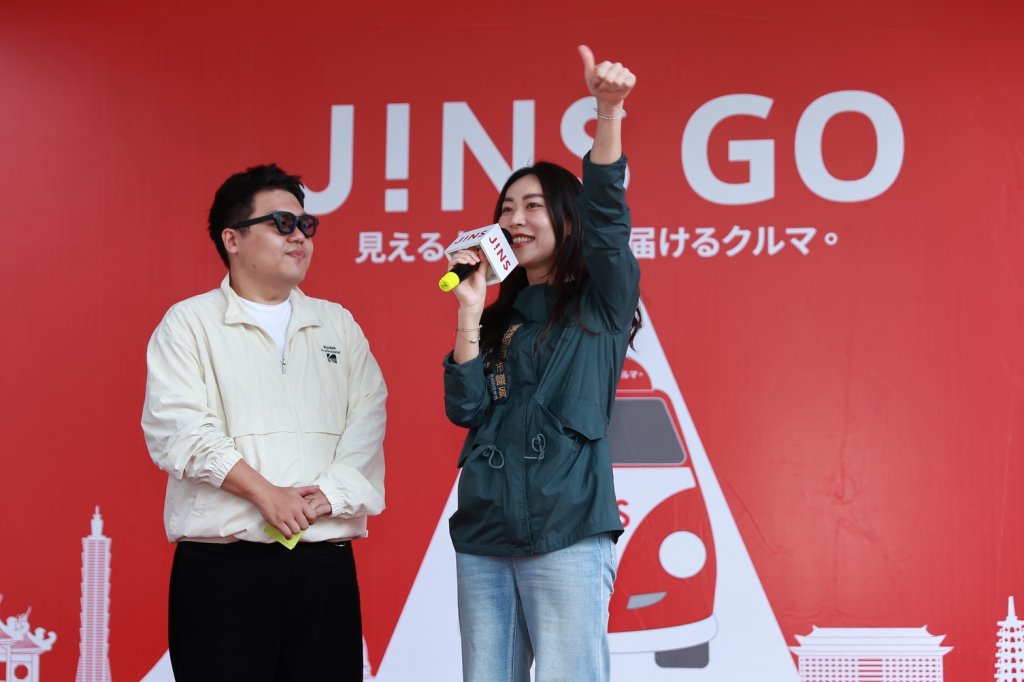 JINS GO小紅胖卡嗨翻台南 蔡旻佑暖聲陪過耶誕 千人擠爆南紡廣場 排隊搶領時尚墨鏡