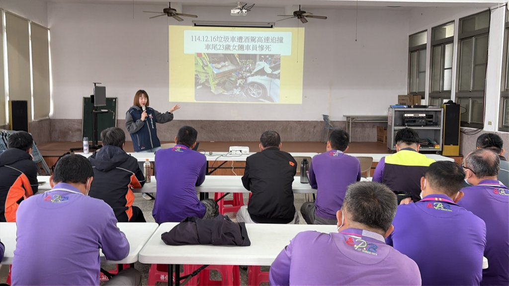 交通警察大隊前往安定、七股清潔隊 籲防酒駕、提醒清運作業時務必提高警覺