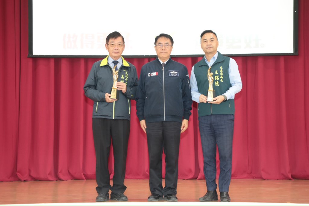 政府服務、稅務、地政到健康推動獲多獎項 黃偉哲：城市治理全面升級