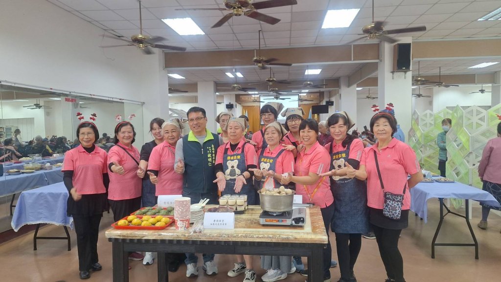 台南安平金城里辦理「台灣古早味PK異國美食」讓參與者享用大餐