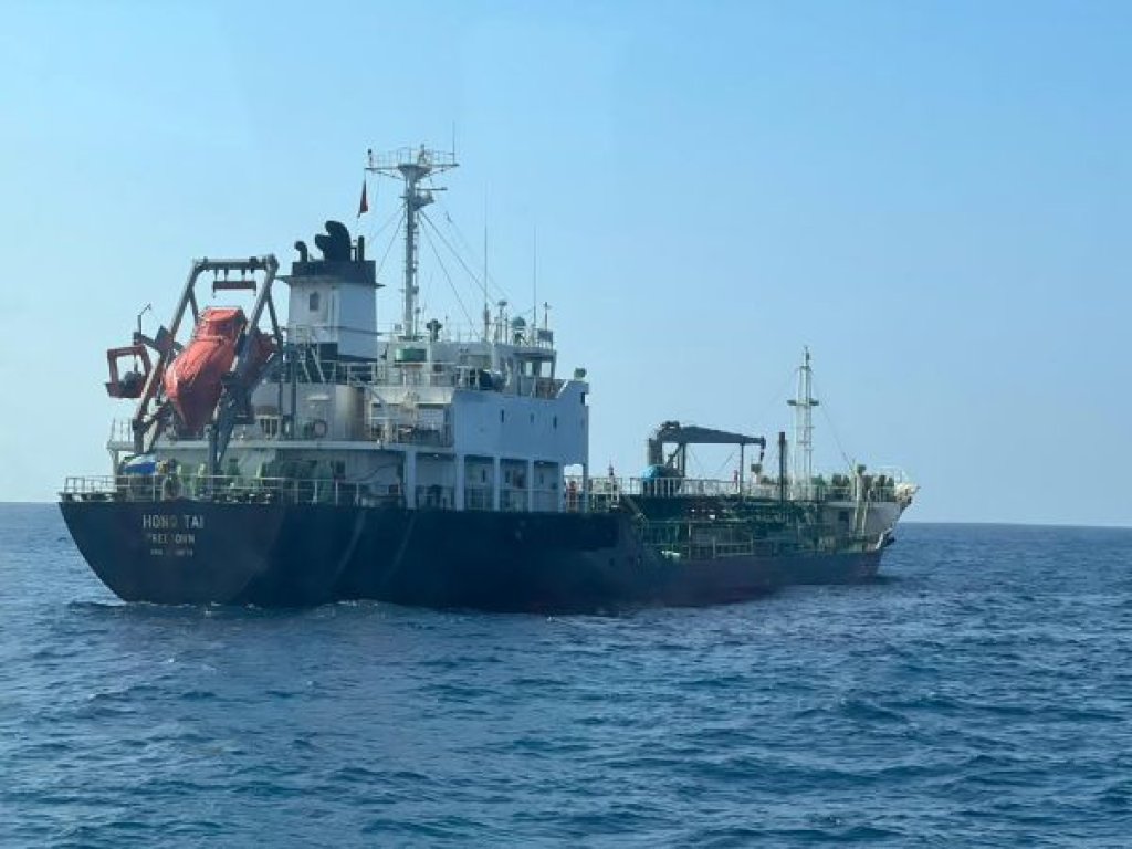 維護海域錨泊秩序　海巡署南部分署與航港局聯手查處滯留船舶