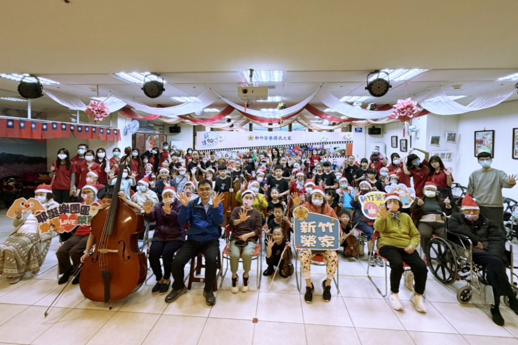 跨世代互動x海洋廢物再利用x節慶藝術　新竹榮家攜手慈善企業為住民長輩打造一場永續公益聖誕饗宴