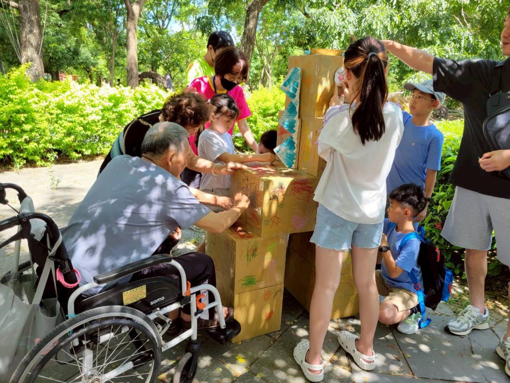 連結祖孫情感 臺南市家庭教育中心打造世代共學新風貌