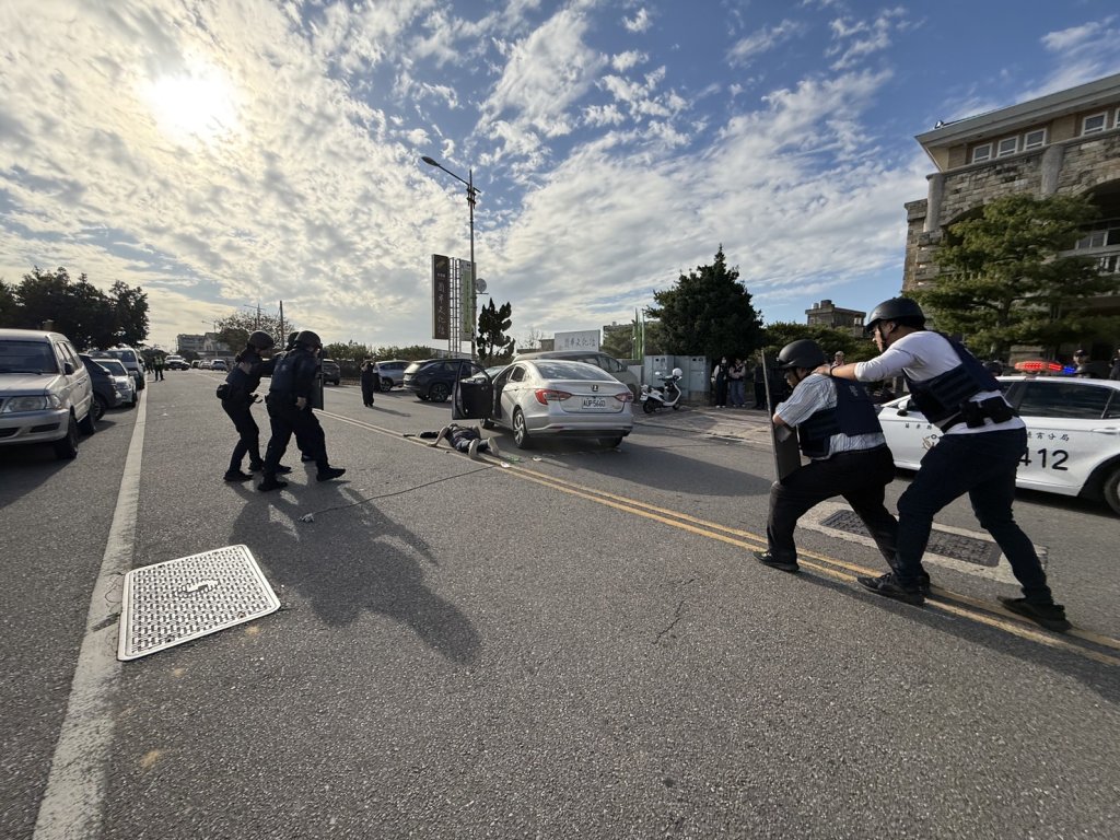 免驚!通霄警分局 金融機構防搶演練 太逼真