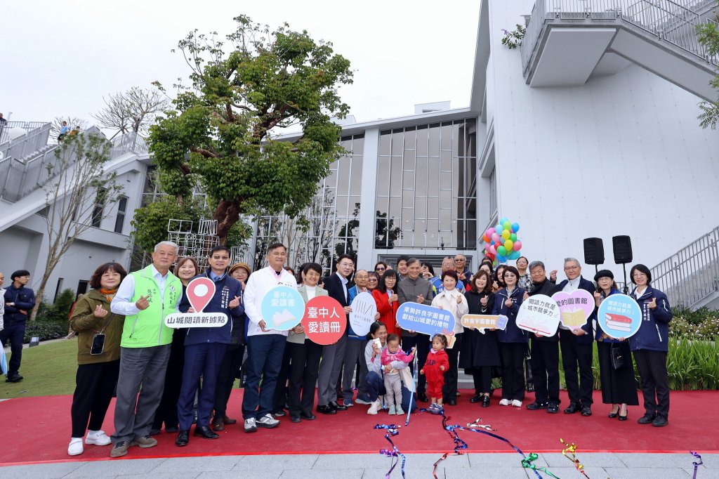 中市山城新地標！東勢「許良宇圖書館」啟用   以愛為名照亮學子閱讀路