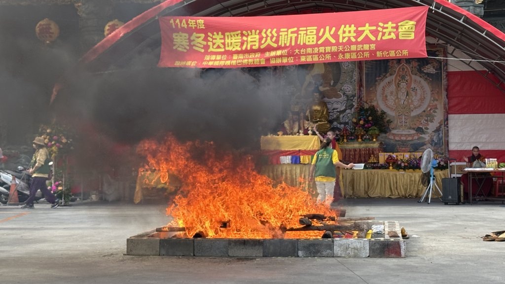 大臺南凌霄寶殿武龍宮十年送暖  藏傳佛教法會火供法會為民眾轉化人生契機