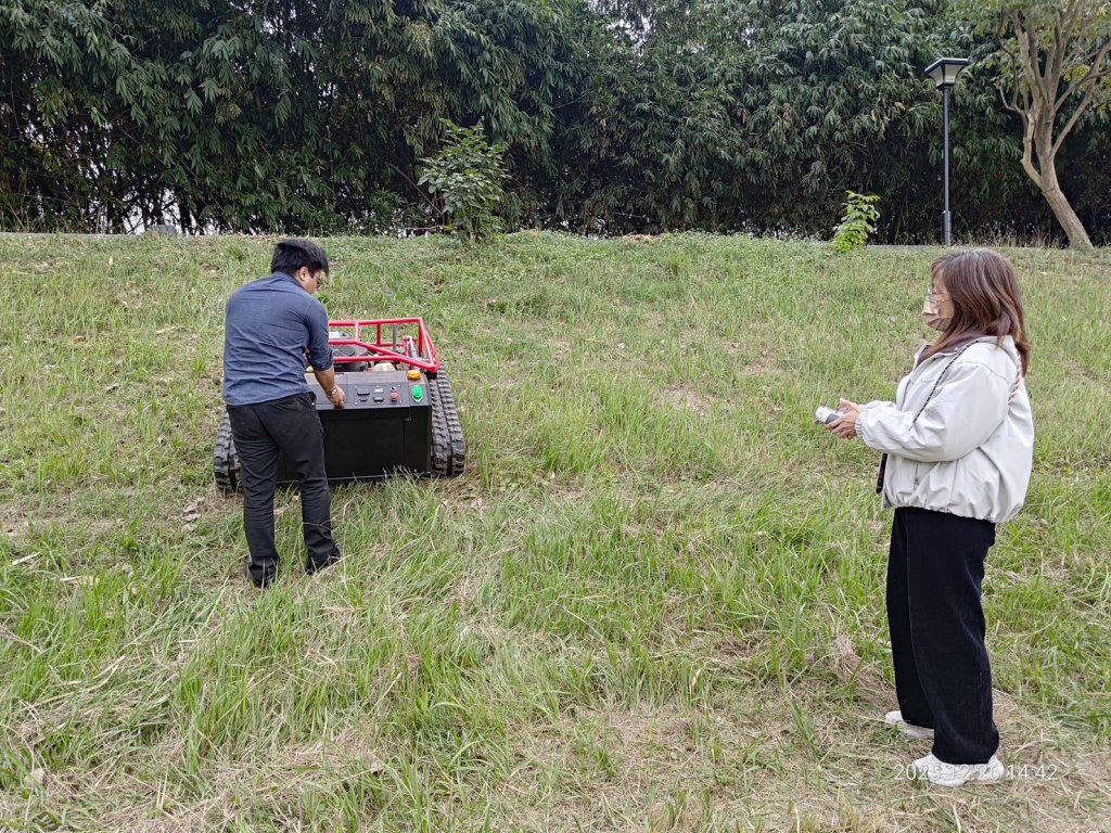 黃偉哲推動智能導入 台南市水利局試辦智慧機器人除草 