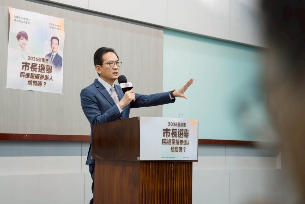 台南新芽辦政見發表 林俊憲揶揄對手靠投影片才有辦法論述政見 